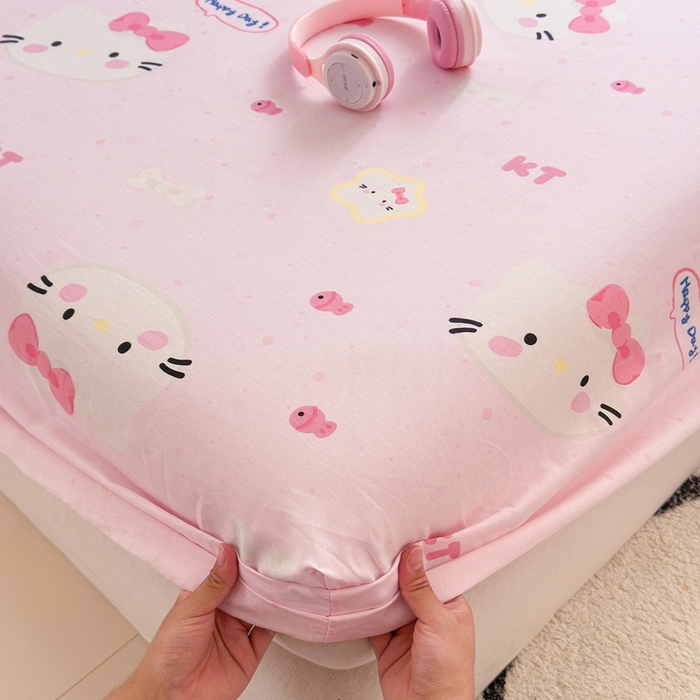 91家纺网 家纺一手货源 找家纺 曼之夏 2025新款全棉纯棉卡通印花单床笠 床笠单件 甜心猫咪