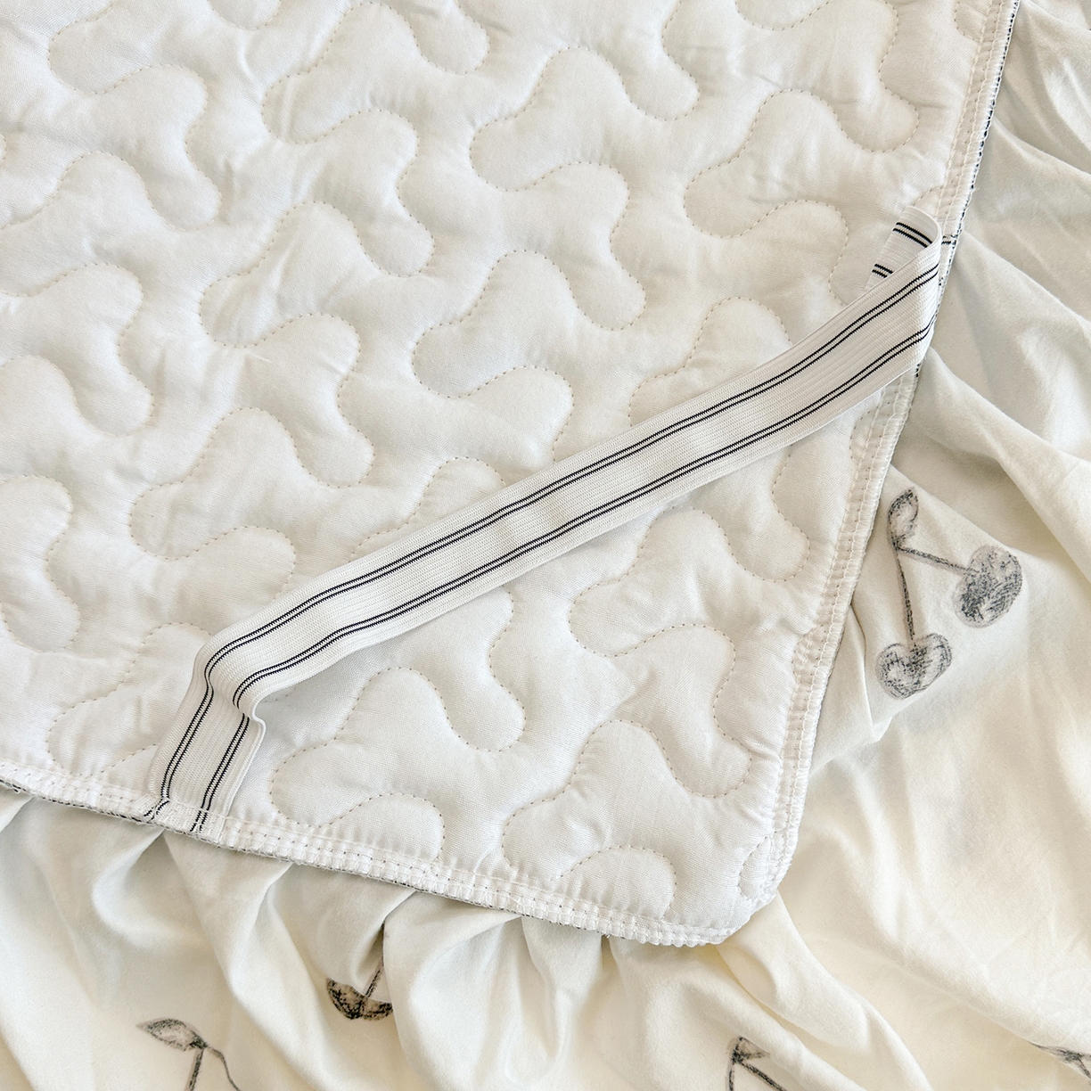 91家纺网 家纺一手货源 找家纺 笠裙家纺 2025新款水洗棉荷叶花边法式赫本风夹棉加厚床裙单床裙床裙单件 夹棉-樱桃