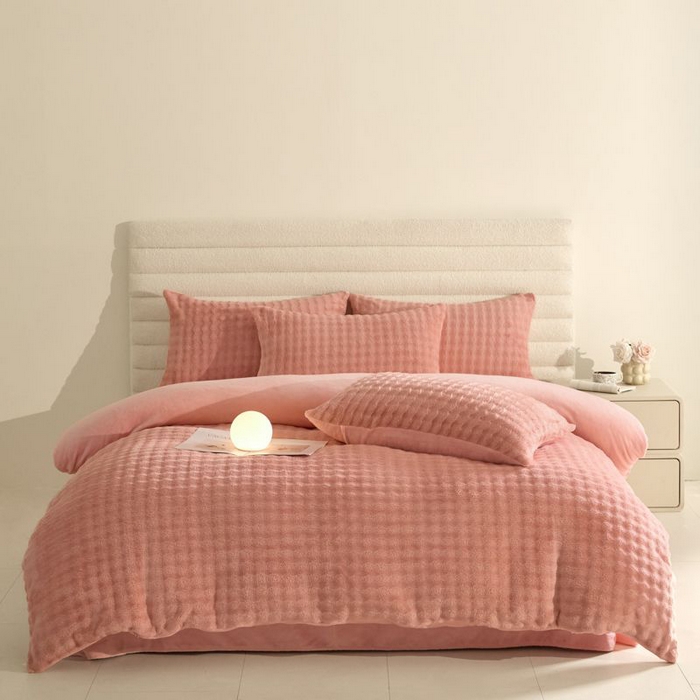 91家纺网 家纺一手货源 找家纺 眠博士 2025新款兔绒牛奶绒加厚保暖四件套-凯瑟琳场景一 凯瑟琳-暖豆沙