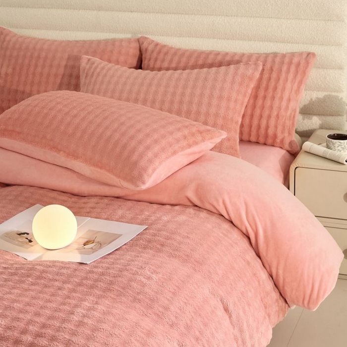 91家纺网 家纺一手货源 找家纺 眠博士 2025新款兔绒牛奶绒加厚保暖四件套-凯瑟琳场景一 凯瑟琳-暖豆沙