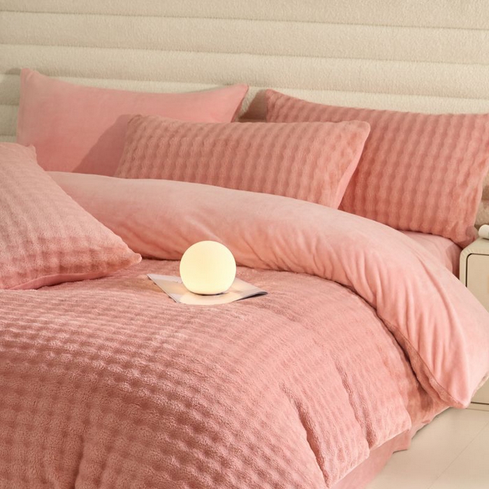 91家纺网 家纺一手货源 找家纺 眠博士 2025新款兔绒牛奶绒加厚保暖四件套-凯瑟琳场景一 凯瑟琳-暖豆沙