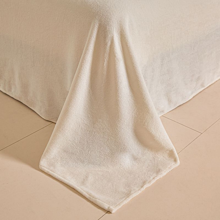 91家纺网 家纺一手货源 找家纺 眠博士 2025新款兔绒牛奶绒加厚保暖四件套-凯瑟琳场景一 凯瑟琳-暖白