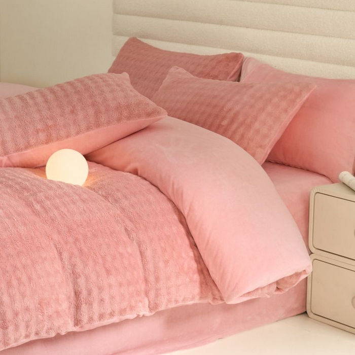 91家纺网 家纺一手货源 找家纺 眠博士 2025新款兔绒牛奶绒加厚保暖四件套-凯瑟琳场景一 凯瑟琳-暖豆沙