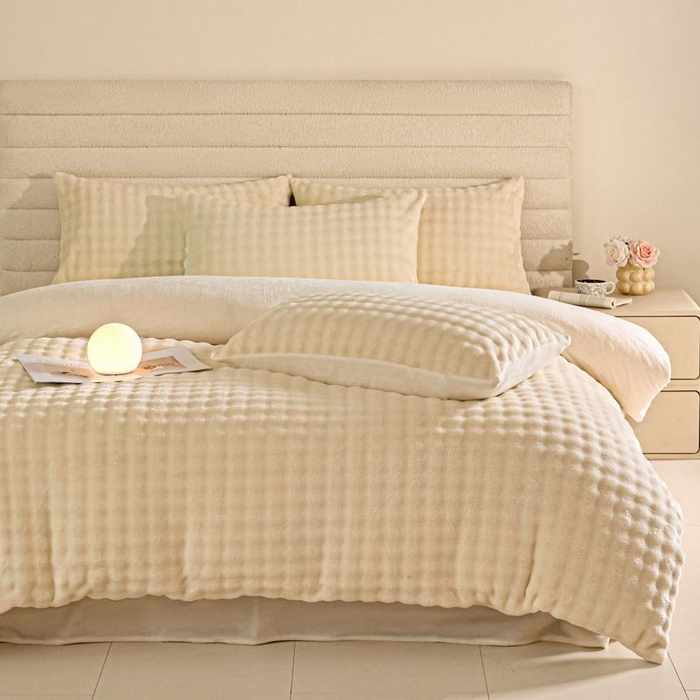 91家纺网 家纺一手货源 找家纺 眠博士 2025新款兔绒牛奶绒加厚保暖四件套-凯瑟琳场景一 凯瑟琳-暖白