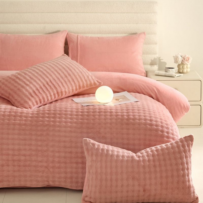 91家纺网 家纺一手货源 找家纺 眠博士 2025新款兔绒牛奶绒加厚保暖四件套-凯瑟琳场景一 凯瑟琳-暖豆沙