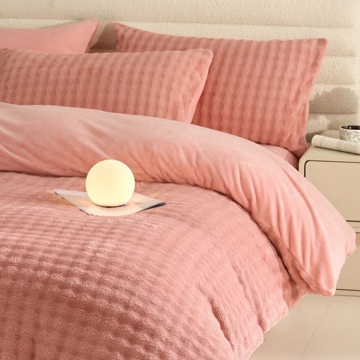 91家纺网 家纺一手货源 找家纺 眠博士 2025新款兔绒牛奶绒加厚保暖四件套-凯瑟琳场景一 凯瑟琳-暖豆沙