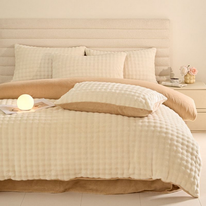 91家纺网 家纺一手货源 找家纺 眠博士 2025新款兔绒牛奶绒加厚保暖四件套-凯瑟琳场景一 凯瑟琳-暖白+咖