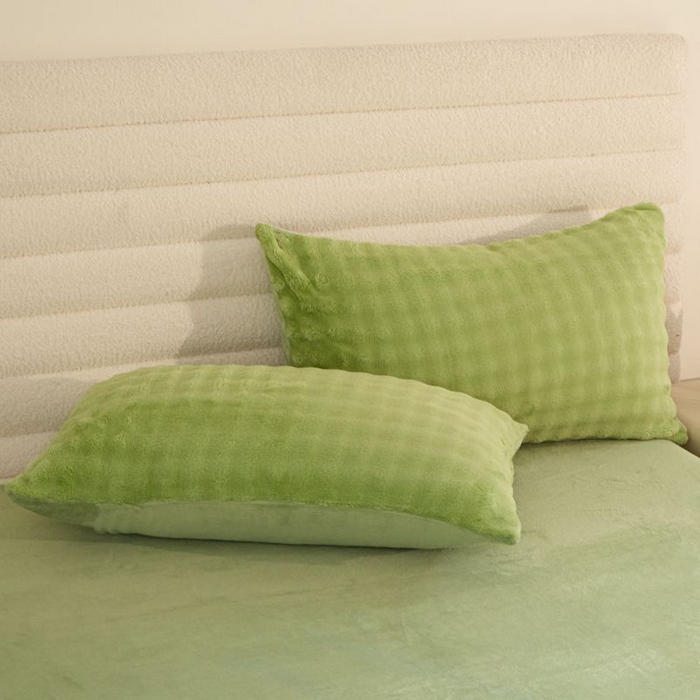 91家纺网 家纺一手货源 找家纺 眠博士 2025新款兔绒牛奶绒加厚保暖四件套-凯瑟琳场景一 凯瑟琳-暖绿