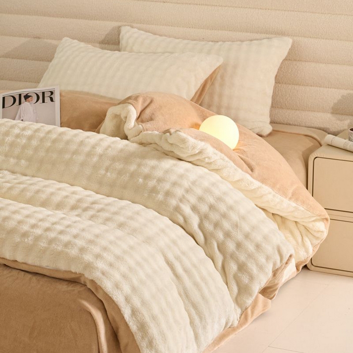 91家纺网 家纺一手货源 找家纺 眠博士 2025新款兔绒牛奶绒加厚保暖四件套-凯瑟琳场景一 凯瑟琳-暖白+咖