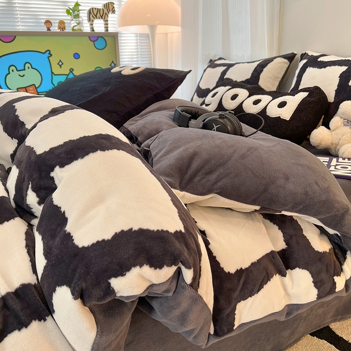 91家纺网 家纺一手货源 找家纺 HL原创 2025新款牛奶绒单品被套单件被套 黑白格调