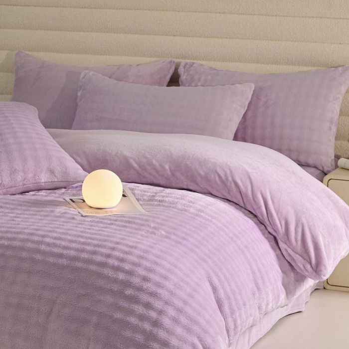 91家纺网 家纺一手货源 找家纺 眠博士 2025新款兔绒牛奶绒加厚保暖四件套-凯瑟琳场景一 凯瑟琳-暖紫