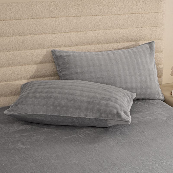 91家纺网 家纺一手货源 找家纺 眠博士 2025新款兔绒牛奶绒加厚保暖四件套-凯瑟琳场景一 凯瑟琳-暖灰