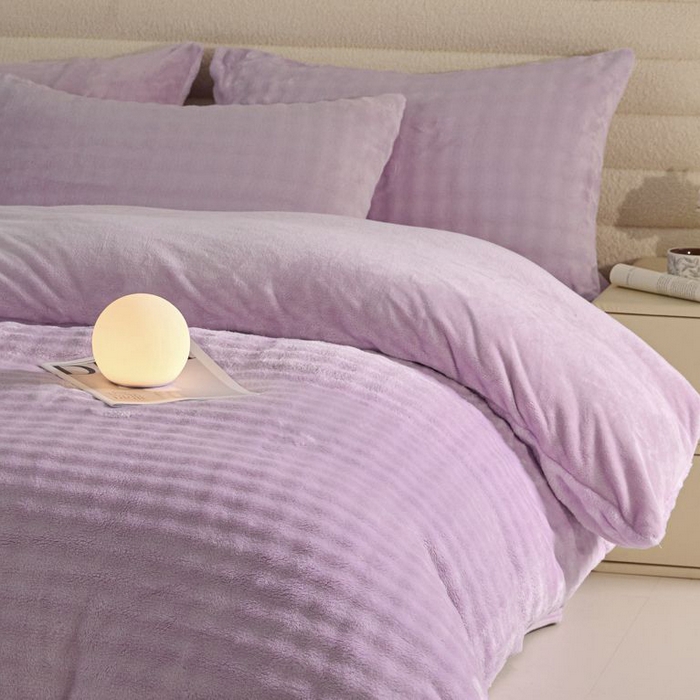 91家纺网 家纺一手货源 找家纺 眠博士 2025新款兔绒牛奶绒加厚保暖四件套-凯瑟琳场景一 凯瑟琳-暖紫