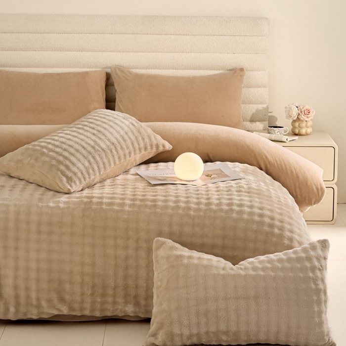 91家纺网 家纺一手货源 找家纺 眠博士 2025新款兔绒牛奶绒加厚保暖四件套-凯瑟琳场景一 凯瑟琳-暖咖