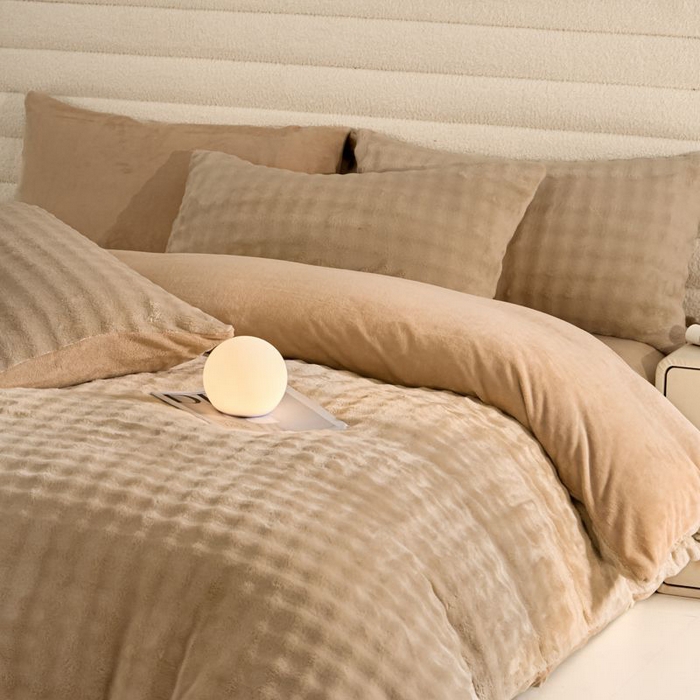 91家纺网 家纺一手货源 找家纺 眠博士 2025新款兔绒牛奶绒加厚保暖四件套-凯瑟琳场景一 凯瑟琳-暖咖