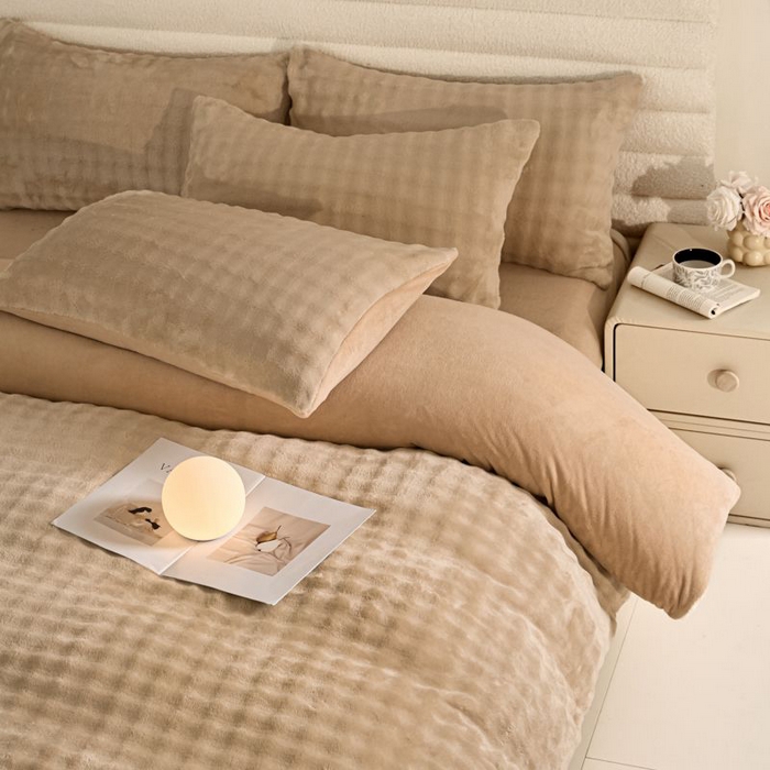 91家纺网 家纺一手货源 找家纺 眠博士 2025新款兔绒牛奶绒加厚保暖四件套-凯瑟琳场景一 凯瑟琳-暖咖