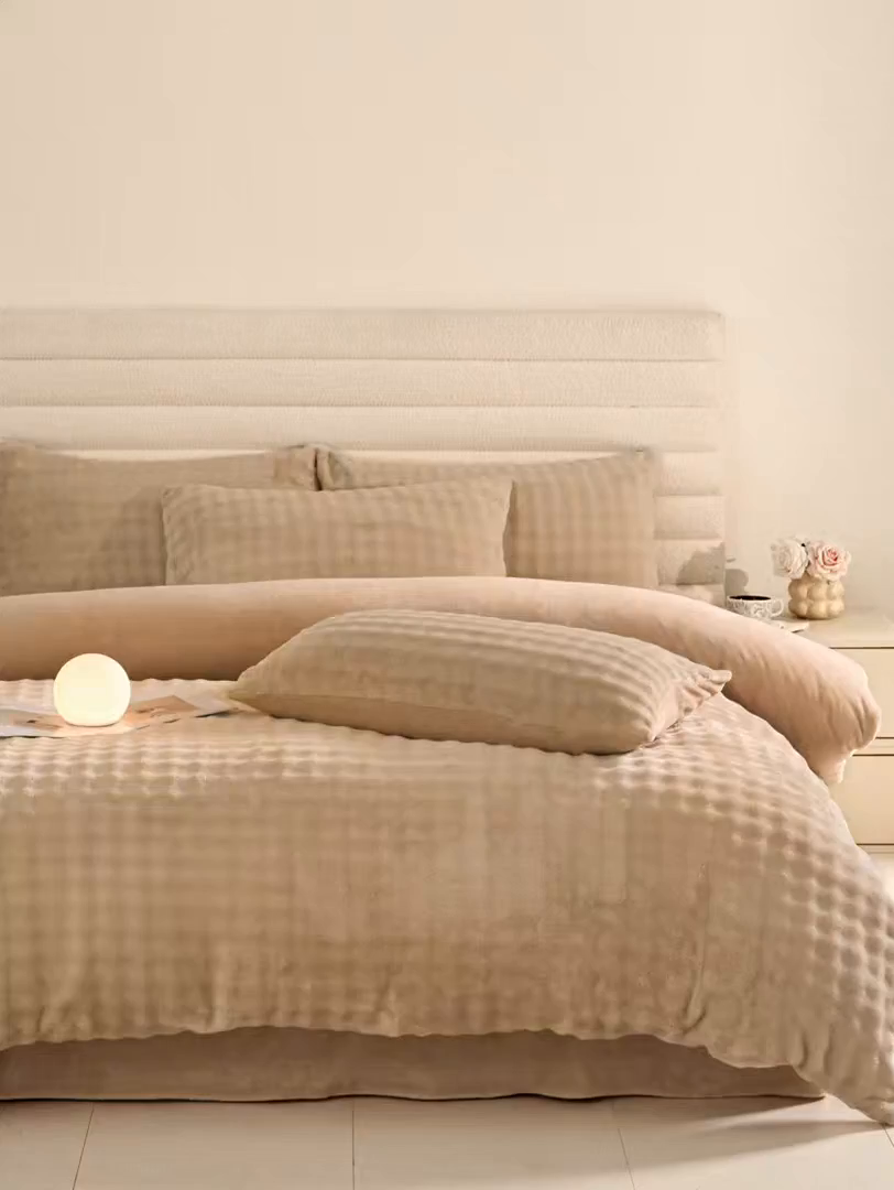 91家纺网 家纺一手货源 找家纺 眠博士 2025新款兔绒牛奶绒加厚保暖四件套-凯瑟琳场景一 凯瑟琳-暖咖