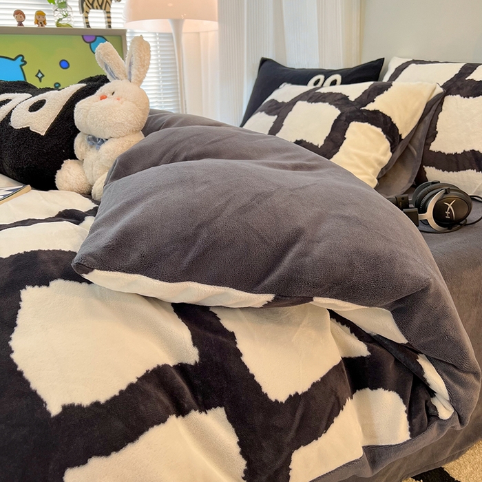 91家纺网 家纺一手货源 找家纺 HL原创 2025新款牛奶绒单品被套单件被套 黑白格调