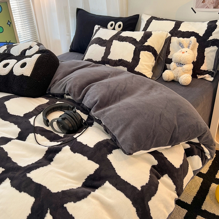 91家纺网 家纺一手货源 找家纺 HL原创 2025新款牛奶绒单品被套单件被套 黑白格调