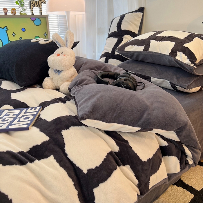 91家纺网 家纺一手货源 找家纺 HL原创 2025新款牛奶绒单品被套单件被套 黑白格调