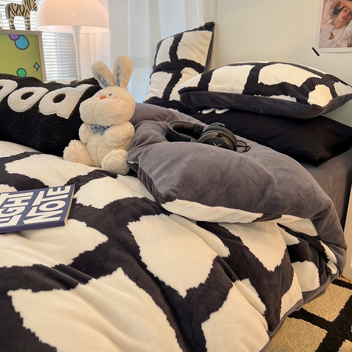 91家纺网 家纺一手货源 找家纺 HL原创 2025新款牛奶绒单品被套单件被套 黑白格调