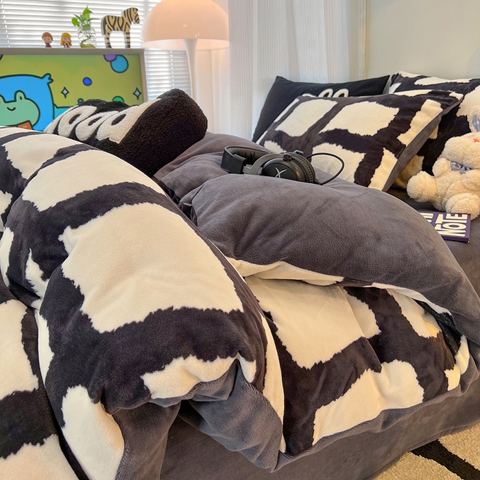 91家纺网 家纺一手货源 找家纺 HL原创 2025新款牛奶绒单品被套单件被套 黑白格调