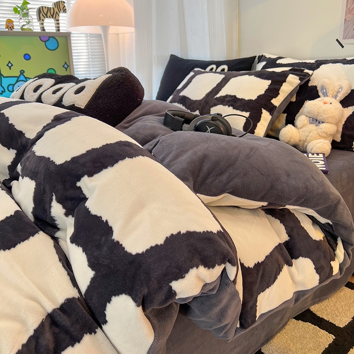 91家纺网 家纺一手货源 找家纺 HL原创 2025新款牛奶绒单品被套单件被套 黑白格调