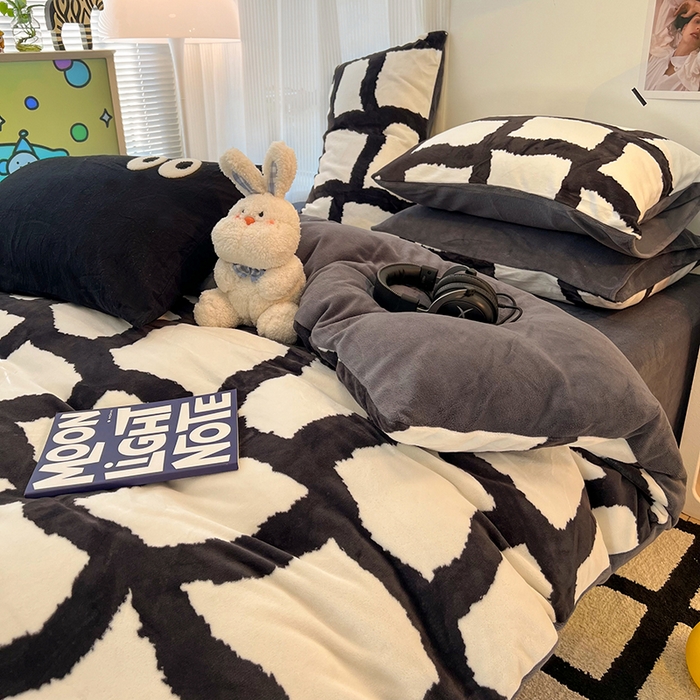 91家纺网 家纺一手货源 找家纺 HL原创 2025新款牛奶绒单品被套单件被套 黑白格调