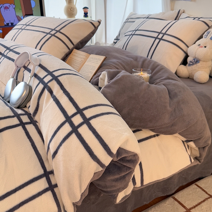 91家纺网 家纺一手货源 找家纺 HL原创 2025新款牛奶绒单品被套单件被套 简约格