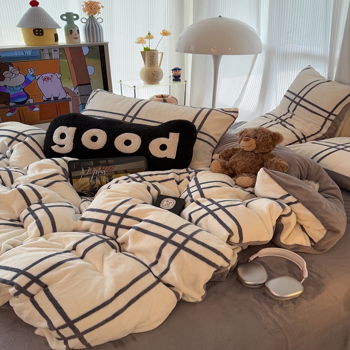 91家纺网 家纺一手货源 找家纺 HL原创 2025新款牛奶绒单品被套单件被套 简约格