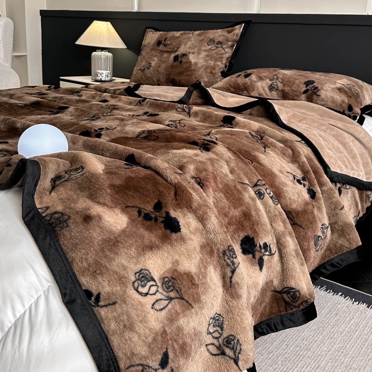 91家纺网 家纺一手货源 找家纺 （总）芙绣家纺 2025新款雪貂绒毛毯轻奢高级感办公室午休毯空调毯沙发毯加厚