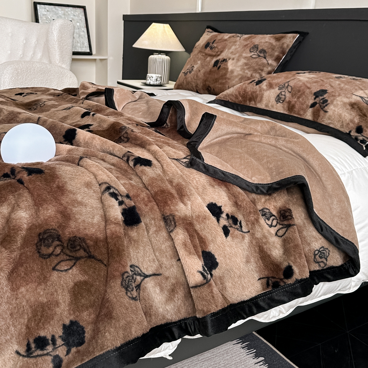 91家纺网 家纺一手货源 找家纺 （总）芙绣家纺 2025新款雪貂绒毛毯轻奢高级感办公室午休毯空调毯沙发毯加厚