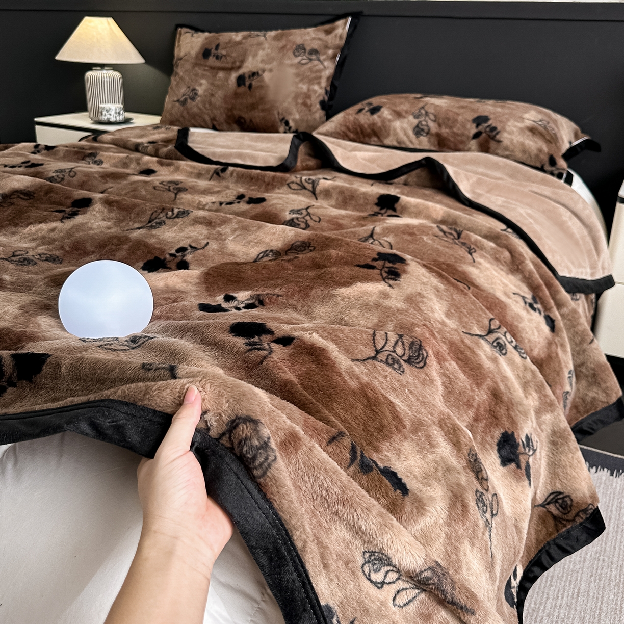 91家纺网 家纺一手货源 找家纺 芙绣家纺 2025新款雪貂绒毛毯轻奢高级感办公室午休毯空调毯沙发毯加厚 爱丽丝