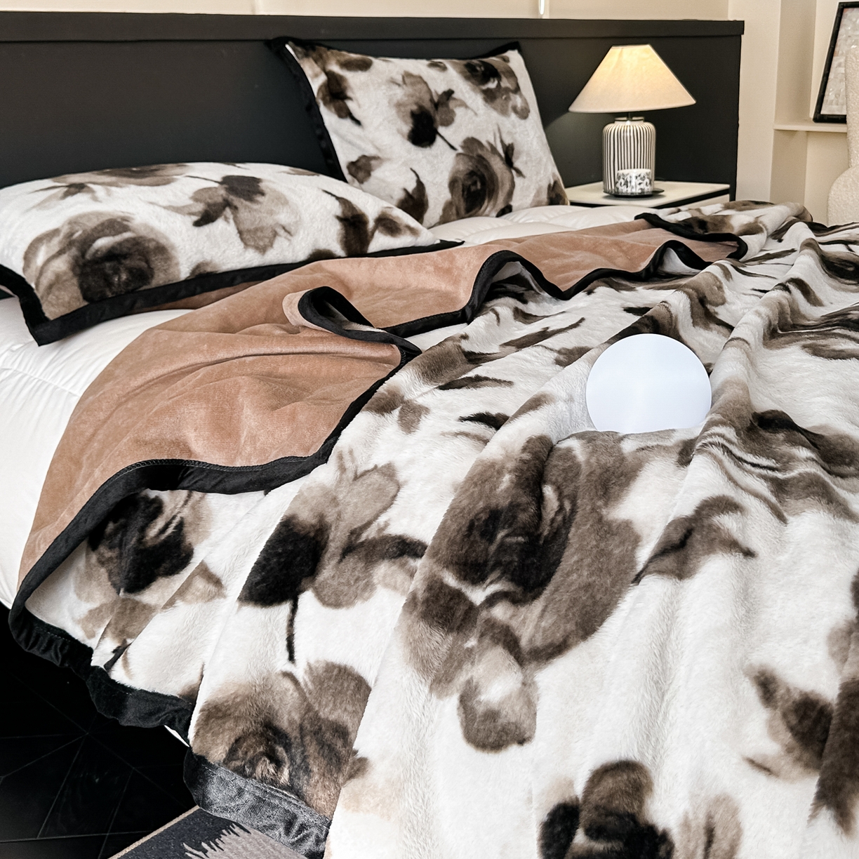 91家纺网 家纺一手货源 找家纺 芙绣家纺 2025新款雪貂绒毛毯轻奢高级感办公室午休毯空调毯沙发毯加厚 恋歌