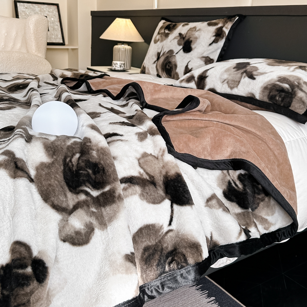 91家纺网 家纺一手货源 找家纺 芙绣家纺 2025新款雪貂绒毛毯轻奢高级感办公室午休毯空调毯沙发毯加厚 恋歌