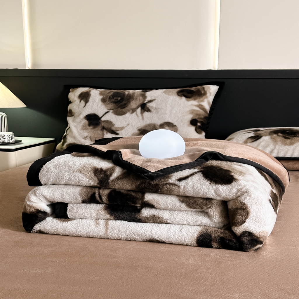 91家纺网 家纺一手货源 找家纺 芙绣家纺 2025新款雪貂绒毛毯轻奢高级感办公室午休毯空调毯沙发毯加厚 恋歌