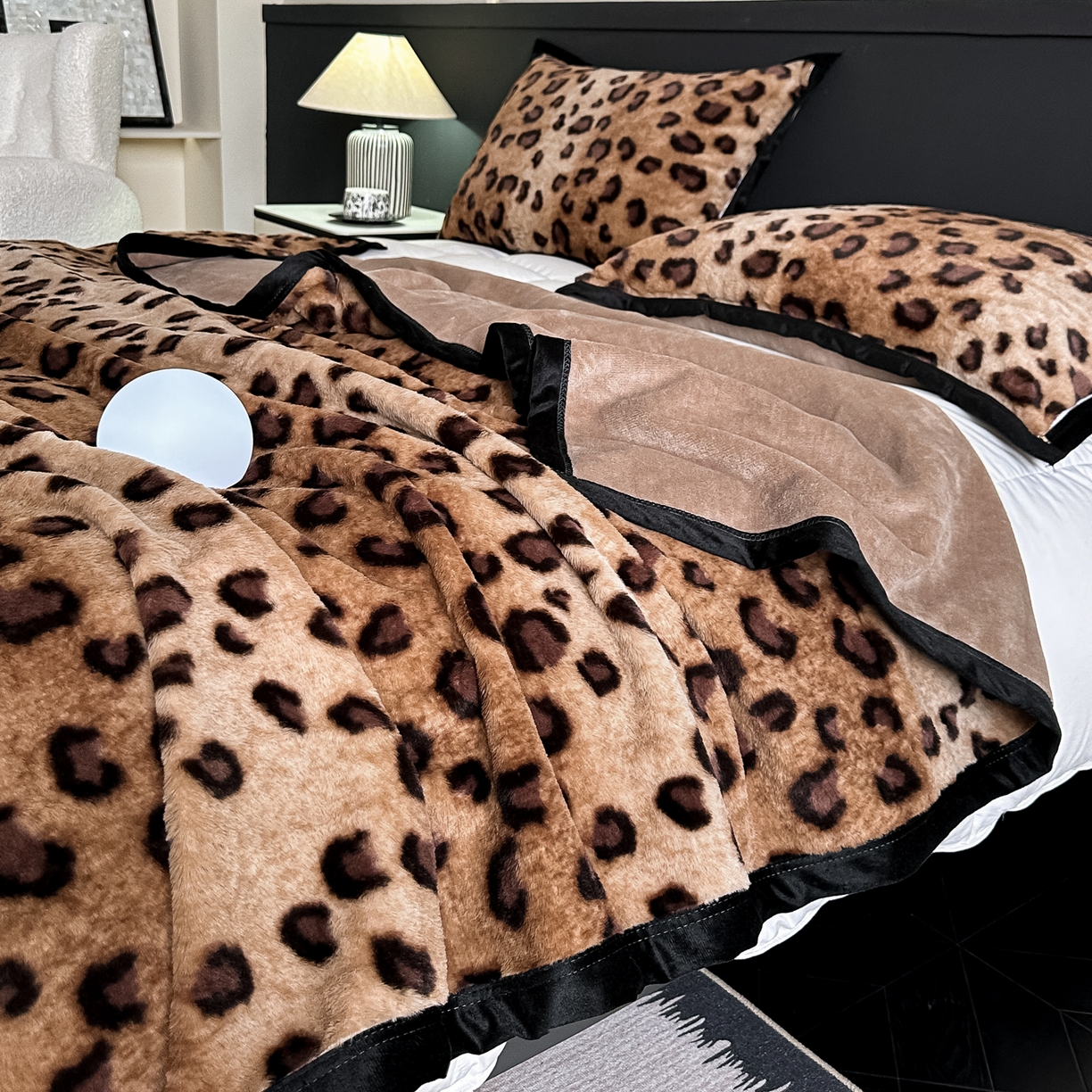 91家纺网 家纺一手货源 找家纺 芙绣家纺 2025新款雪貂绒毛毯轻奢高级感办公室午休毯空调毯沙发毯加厚 露西