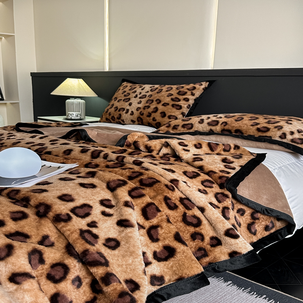 91家纺网 家纺一手货源 找家纺 芙绣家纺 2025新款雪貂绒毛毯轻奢高级感办公室午休毯空调毯沙发毯加厚 露西