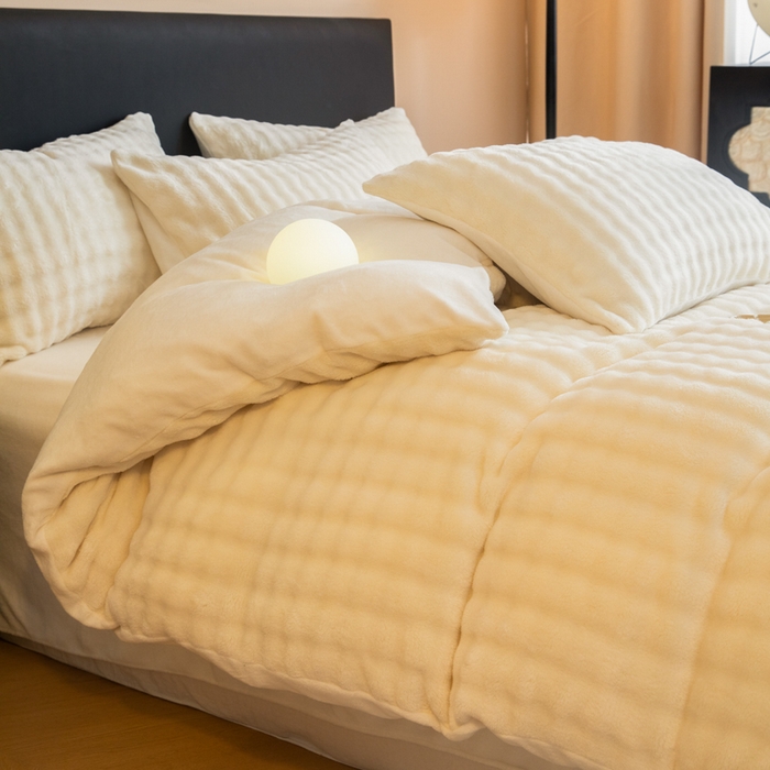 91家纺网 家纺一手货源 找家纺 （总）眠博士 2025新款兔绒牛奶绒加厚保暖四件套-凯瑟琳场景二