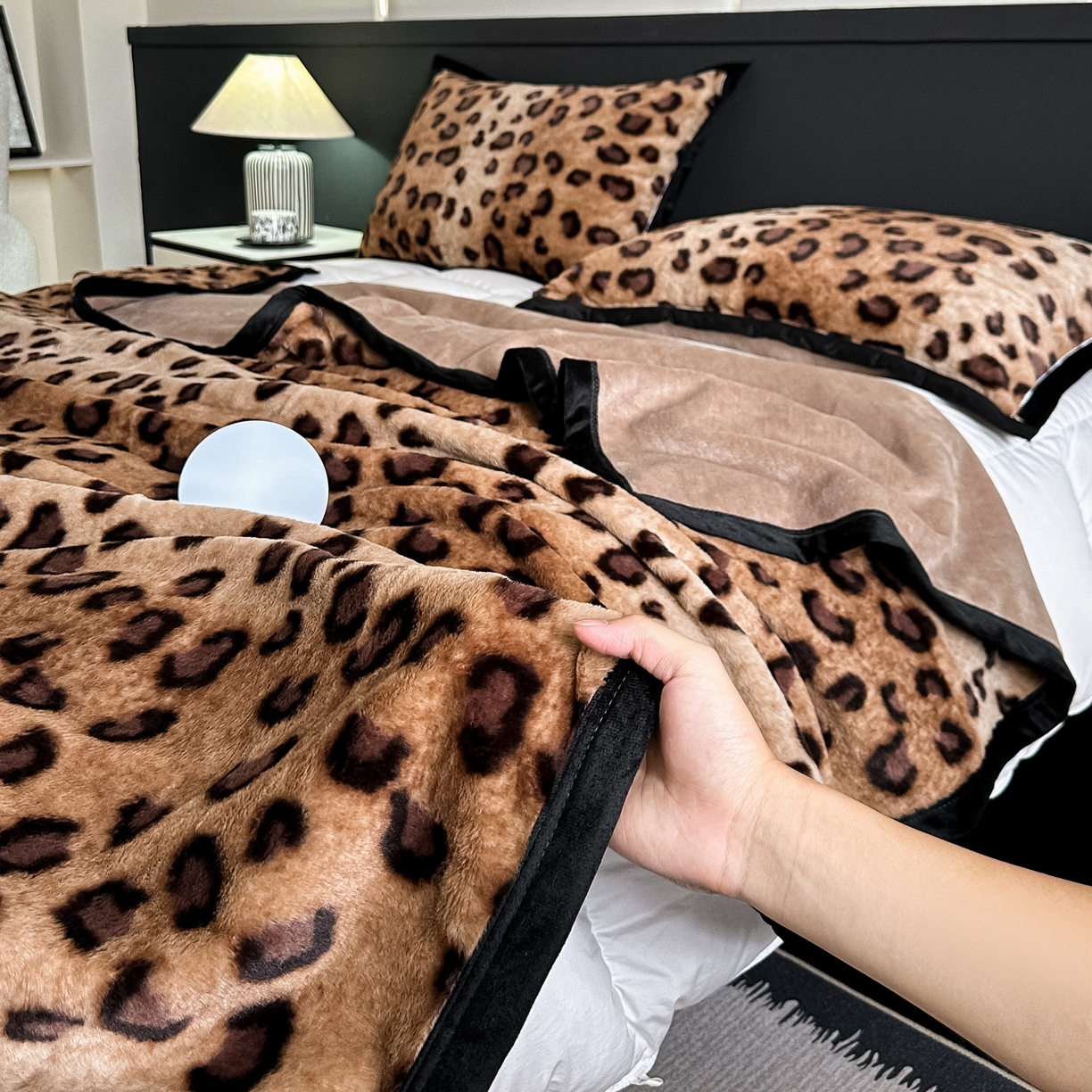 91家纺网 家纺一手货源 找家纺 芙绣家纺 2025新款雪貂绒毛毯轻奢高级感办公室午休毯空调毯沙发毯加厚 露西