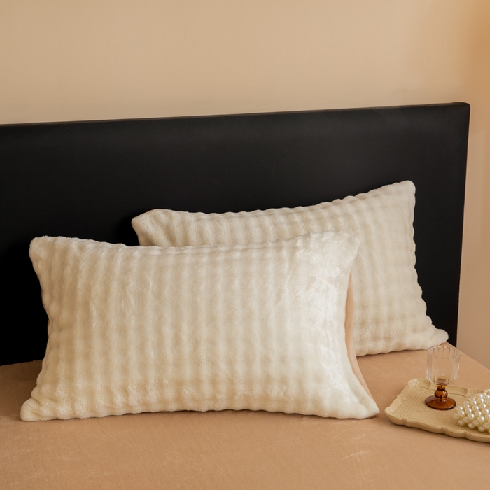 91家纺网 家纺一手货源 找家纺 眠博士 2025新款兔绒牛奶绒加厚保暖四件套-凯瑟琳场景二 凯瑟琳-暖白+咖