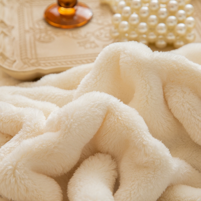 91家纺网 家纺一手货源 找家纺 眠博士 2025新款兔绒牛奶绒加厚保暖四件套-凯瑟琳场景二 凯瑟琳-暖白+咖