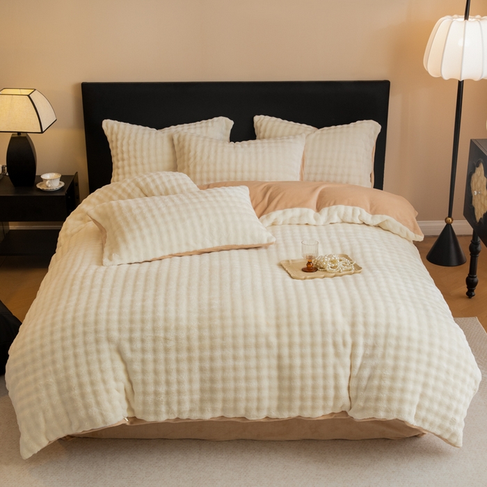 91家纺网 家纺一手货源 找家纺 眠博士 2025新款兔绒牛奶绒加厚保暖四件套-凯瑟琳场景二 凯瑟琳-暖白+咖