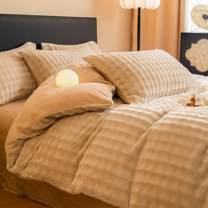 91家纺网 家纺一手货源 找家纺 眠博士 2025新款兔绒牛奶绒加厚保暖四件套-凯瑟琳场景二 凯瑟琳-暖咖