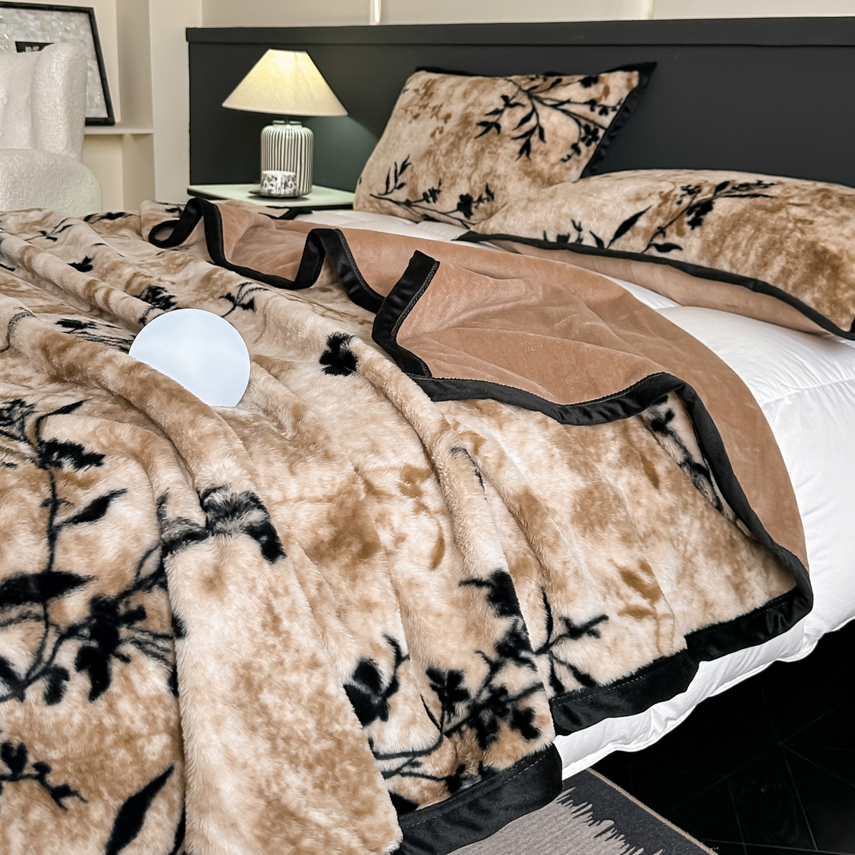 91家纺网 家纺一手货源 找家纺 芙绣家纺 2025新款雪貂绒毛毯轻奢高级感办公室午休毯空调毯沙发毯加厚 梦莎