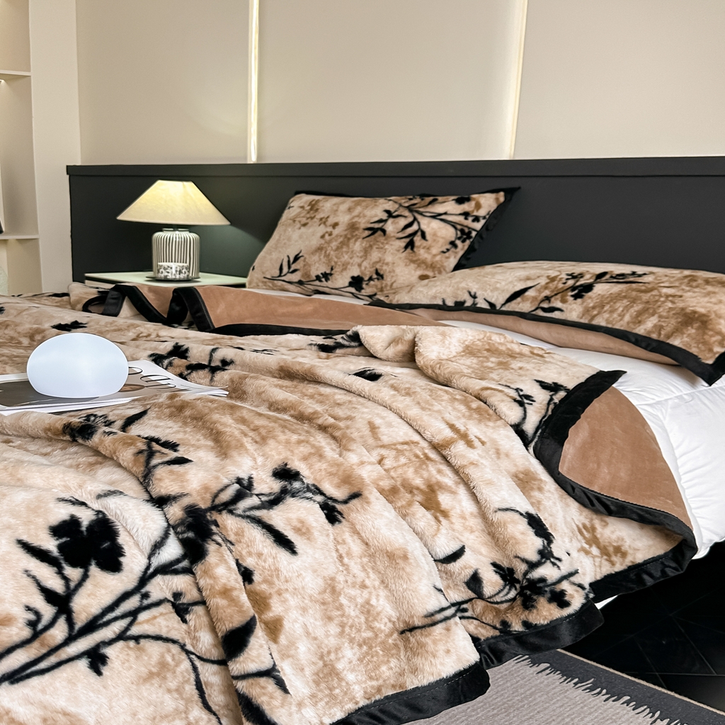 91家纺网 家纺一手货源 找家纺 芙绣家纺 2025新款雪貂绒毛毯轻奢高级感办公室午休毯空调毯沙发毯加厚 梦莎