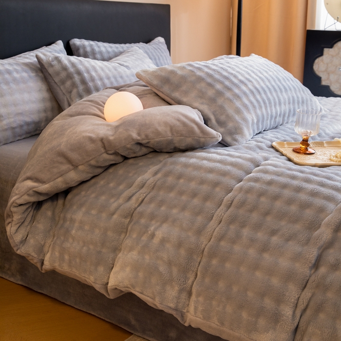 91家纺网 家纺一手货源 找家纺 眠博士 2025新款兔绒牛奶绒加厚保暖四件套-凯瑟琳场景二 凯瑟琳-暖灰