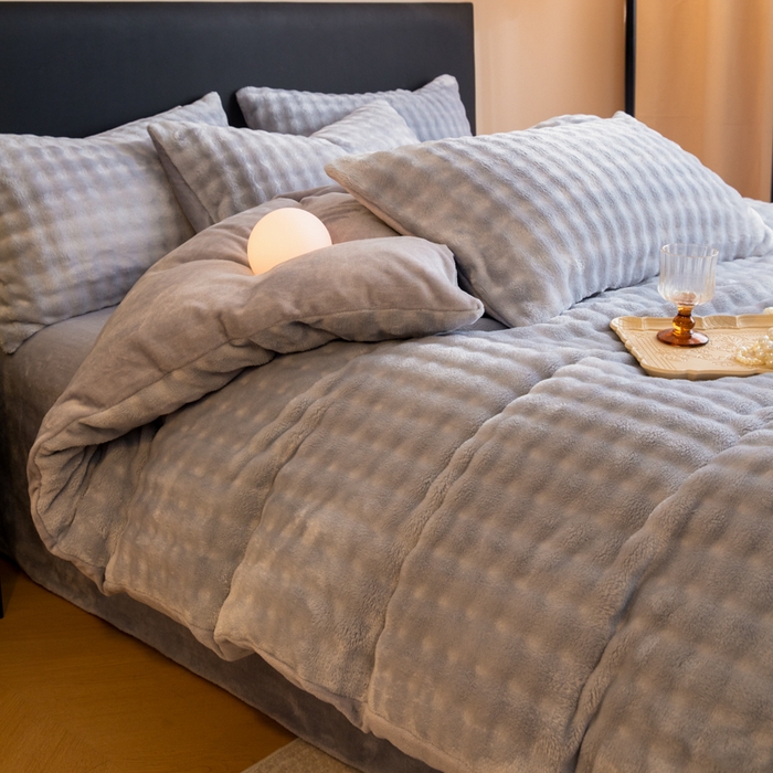 91家纺网 家纺一手货源 找家纺 眠博士 2025新款兔绒牛奶绒加厚保暖四件套-凯瑟琳场景二 凯瑟琳-暖灰