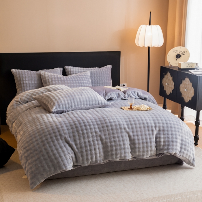 91家纺网 家纺一手货源 找家纺 眠博士 2025新款兔绒牛奶绒加厚保暖四件套-凯瑟琳场景二 凯瑟琳-暖灰