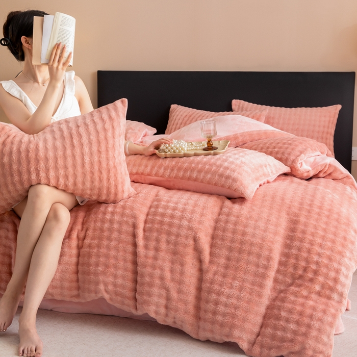 91家纺网 家纺一手货源 找家纺 眠博士 2025新款兔绒牛奶绒加厚保暖四件套-凯瑟琳场景二 凯瑟琳-暖豆沙